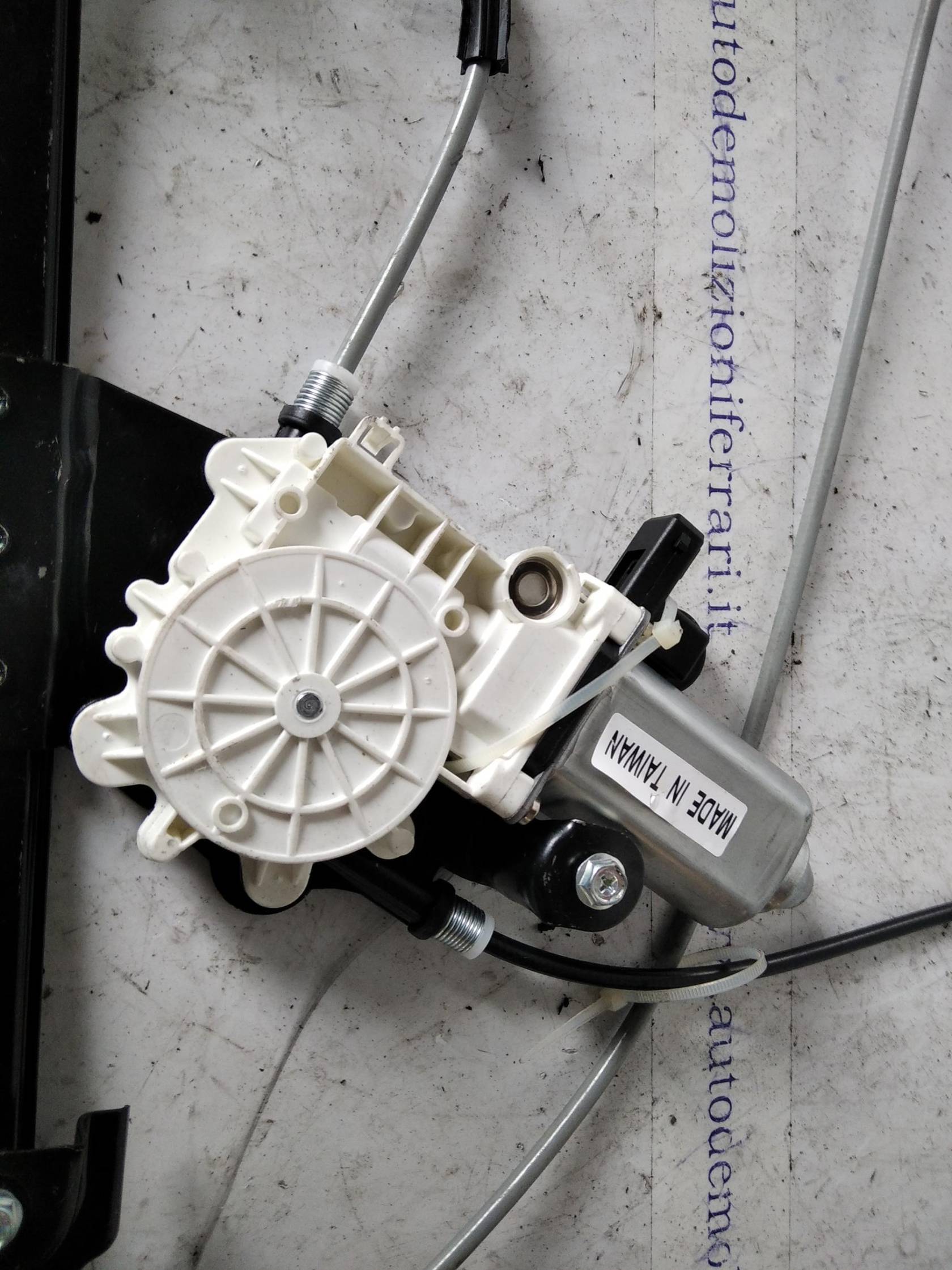 Alzacristallo elettr. porta ant. sx.